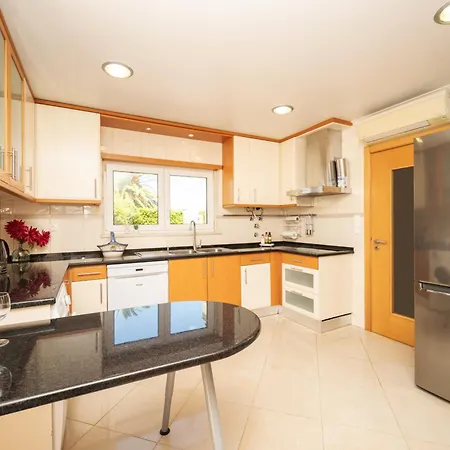 Sao Pedro Do Estoril By Hosty *