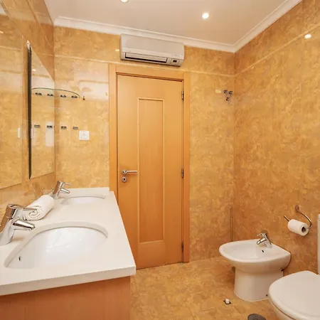 Sao Pedro Do Estoril By Hosty * Parede