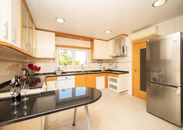 Sao Pedro Do Estoril By Hosty *